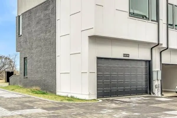 Nash Getaway - Private Rooftop Patio - Sleeps 12 Nashville United States