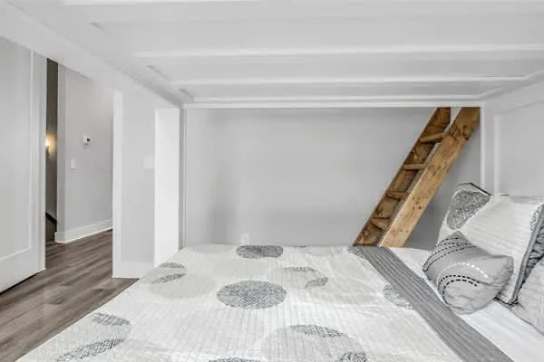 Nash Getaway - Private Rooftop Patio - Sleeps 12 Nashville United States