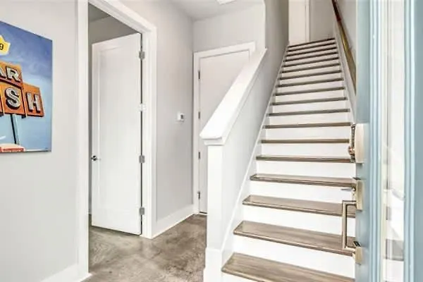 Nash Getaway - Private Rooftop Patio - Sleeps 12 Nashville 0*,